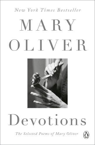 Mary Oliver - Devotions: A Read with Jenna Pick: The Selected Poems of Mary Oliver