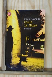 Coule la Seine.